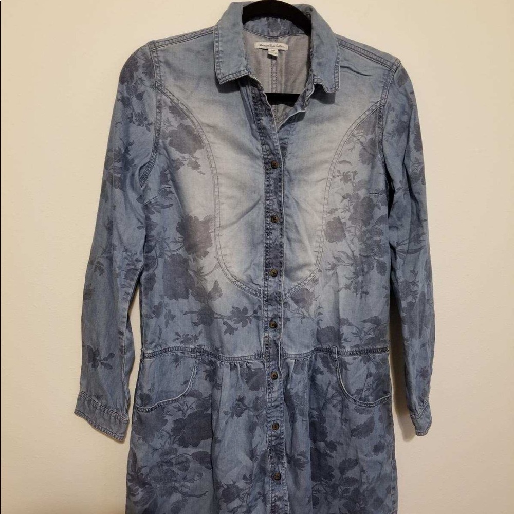 American Eagle Chambray Button Down | Size M